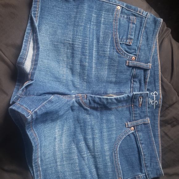 Shorts - Picture 1 of 4